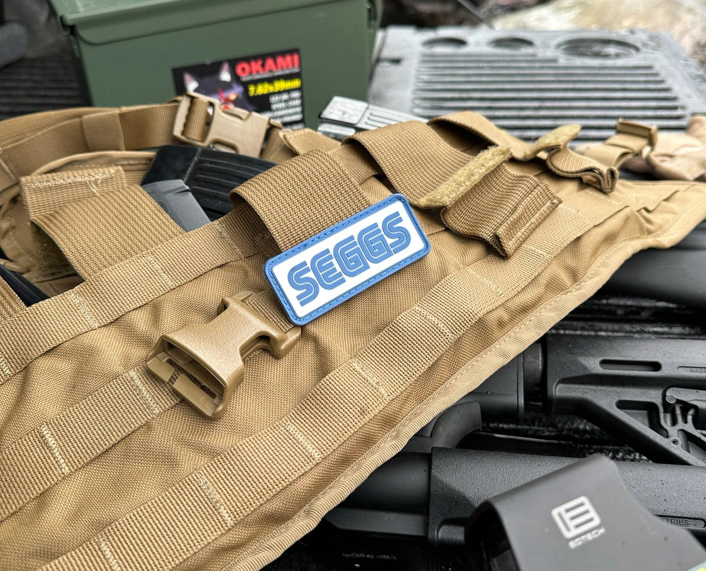 Tan tactical belt with a blue 'SEGES' patch on a vehicle's bed.